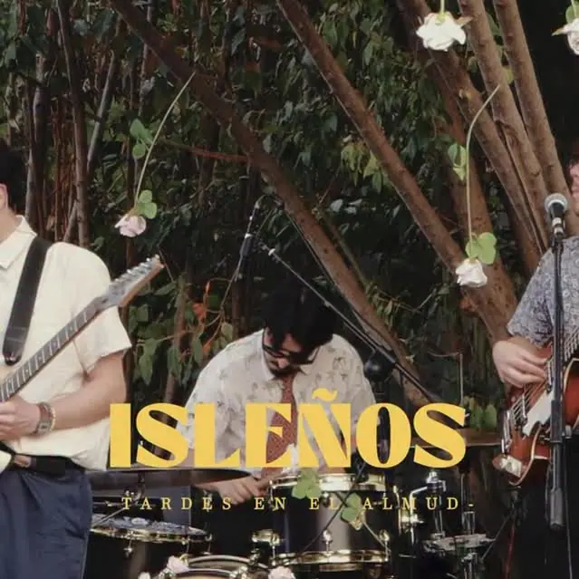 La banda Isleños tocando al atardecer, portada de Tardes en el Almud