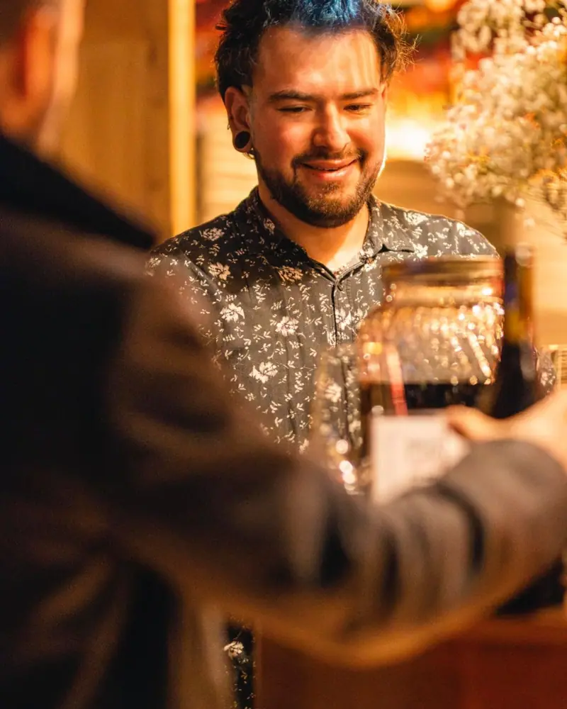 @eduu.ardoo sonriendo en el salón